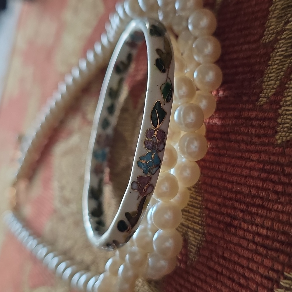 Elegant Set  White Pearl Necklace and Hermes Style Clossione Bangle Set